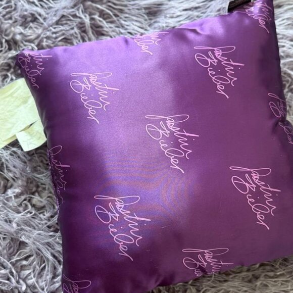Justin Bieber Throw Pillow (2011 Vintage) - Picture 4 of 8